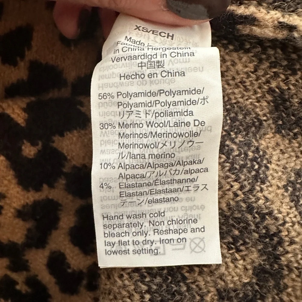 Turtleneck sweater in leopard Supersoft yarn. J.crew size small